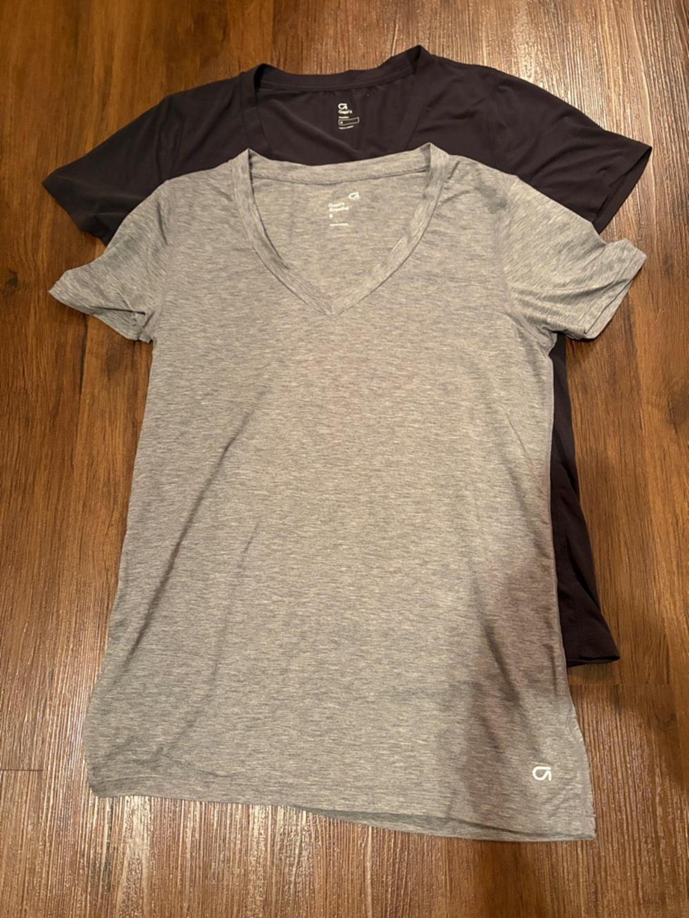 GapFit Breathe V-Neck tee set of 2 T-Shirts gray black women sz S